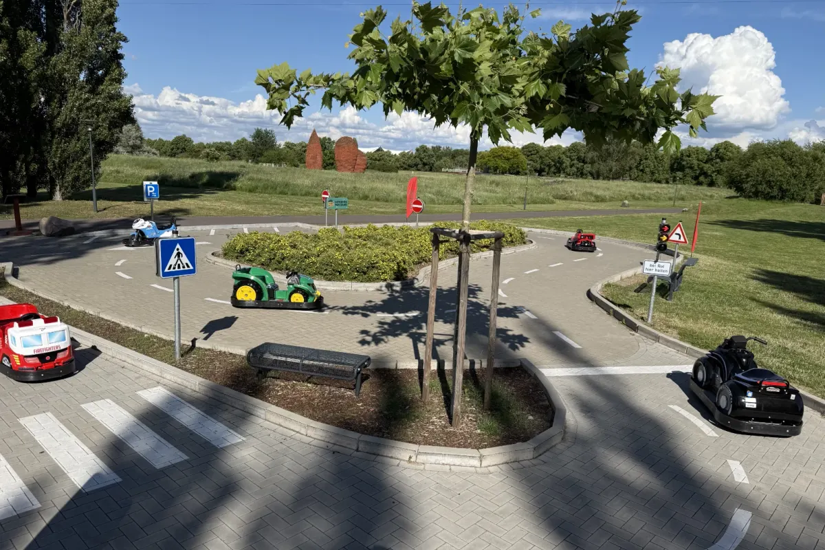Kinder auf dem Verkehrsparcours